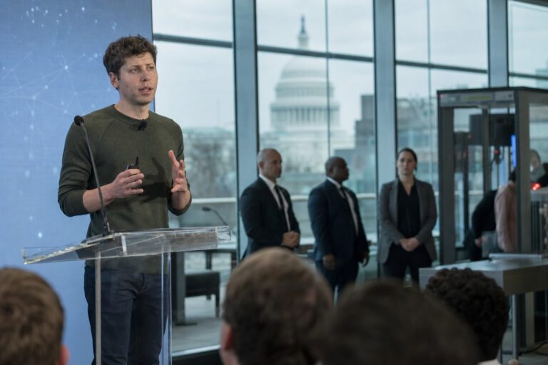 Sam Altman presenta GPT-5.6 en un escenario sobrio mientras la supervision de Washington redefine el lanzamiento de la IA de frontera