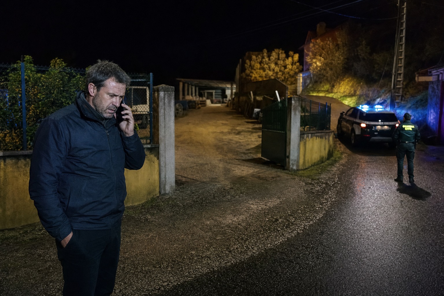 Portada editorial sobre el caso de extorsion con voz clonada por IA tras el robo de una maquina en Ourense