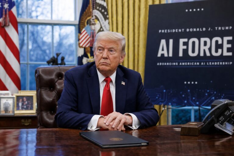 Donald Trump anuncia una fuerza federal de inteligencia artificial desde Washington