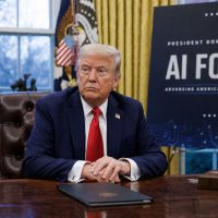 Donald Trump anuncia una fuerza federal de inteligencia artificial desde Washington